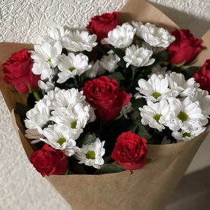 букет из роз и хризантем в Полтаве фото