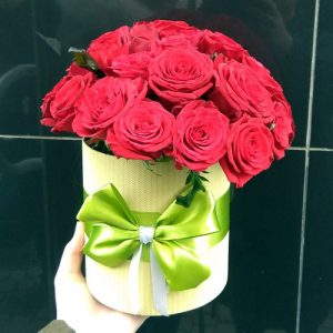 букет з 21 троянди у коробці фото