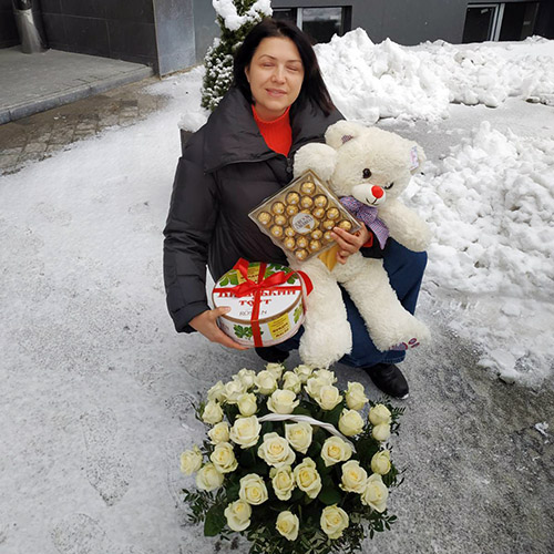 фото букета в корзине 35 белых роз в Полтаве