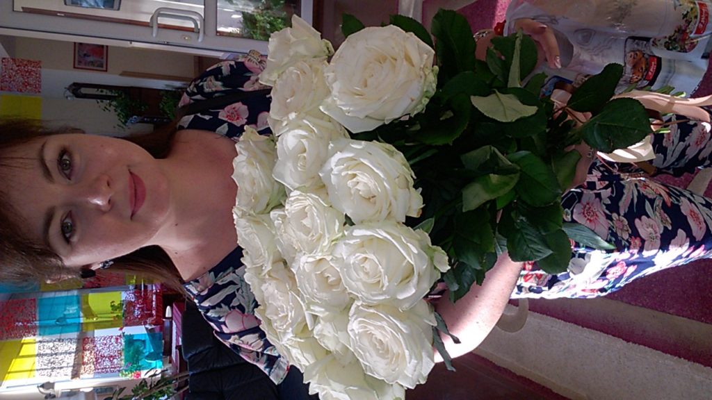 живе фото товару "15 білих троянд"