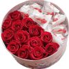 Сладкая коробочка красные розы и конфеты