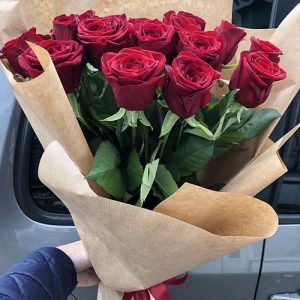 15 красных роз в Полтаве фото