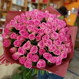 101 ярко-розовая роза Аква фото