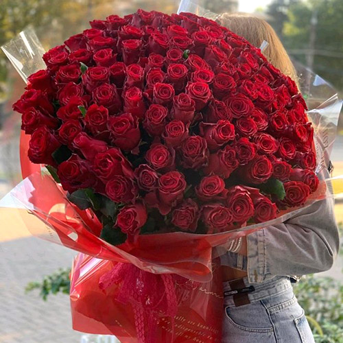 великий букет з червоних троянд на день народження фото